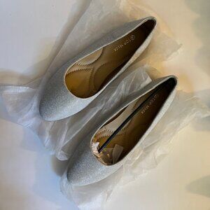 *Brand New Silver Slip on shoes - Women's Size 6.5